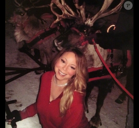 Mariah Carey passe les fêtes de Noël à Aspen, partageant des photos de ses vacances avec ses fans le 25 décembre 2014.