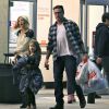 Exclusif - Tori Spelling et son mari Dean McDermott emmènent leur fille Stella faire du shopping à Sherman Oaks, le 29 décembre 2014.