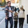 Exclusif - Tori Spelling et son mari Dean McDermott emmènent leur fille Stella faire du shopping à Sherman Oaks, le 29 décembre 2014.