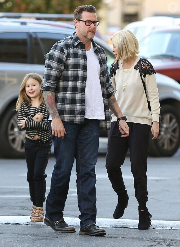 Exclusif - Tori Spelling et son mari Dean McDermott emmènent leur fille Stella faire du shopping à Sherman Oaks, le 29 décembre 2014.