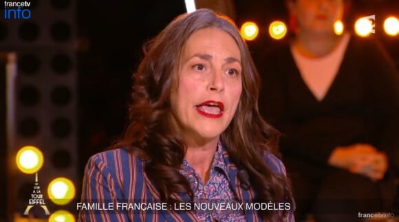 Lio évoque sa vie de mère dans Un soir à la tour Eiffel sur France 2, le mercredi 3 décembre 2014.