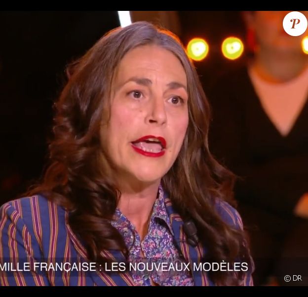 Lio évoque sa vie de mère dans Un soir à la tour Eiffel sur France 2, le mercredi 3 décembre 2014.