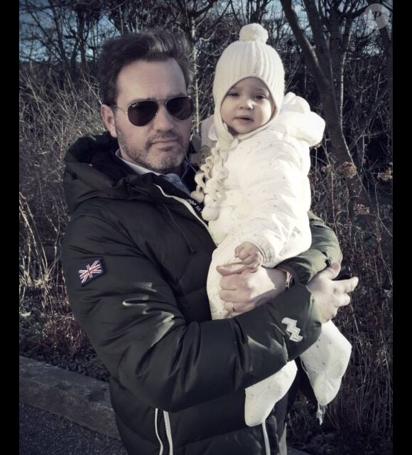 La princesse Leonore de Suède, fille de la princesse Madeleine, souhaite une bonne année 2015 avec son papa Christopher O'Neill, le 31 décembre 2014 sur la page Facebook de sa maman !