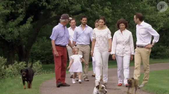 La princesse Madeleine de Suède, son mari Chris O'Neill et leur fille la princesse Leonore ont passé de bons moments avec la famille royale à la Villa Solliden lors de l'été 2014, dont certains filmés par SVT.
