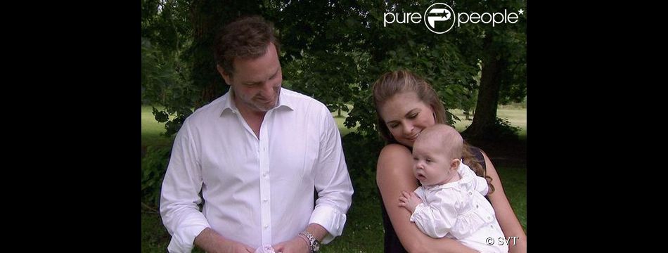 La princesse Madeleine de Suède, son mari Chris O&#039;Neill et leur fille la princesse Leonore ont passé de bons moments avec la famille royale à la Villa Solliden lors de l&#039;été 2014, dont certains filmés par SVT.