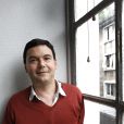  Thomas Piketty dans son bureau &agrave; Paris le 27 mai 2014 