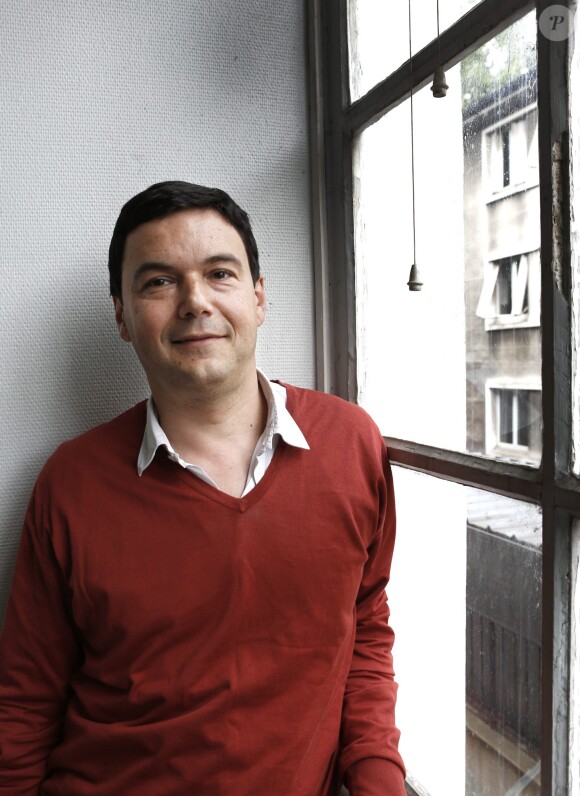Thomas Piketty dans son bureau à Paris le 27 mai 2014