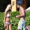 Exclusif - Tara Reid, très amaigrie, se relaxe au bord d'une piscine avec des amis à Mexico, le 30 décembre 2014.