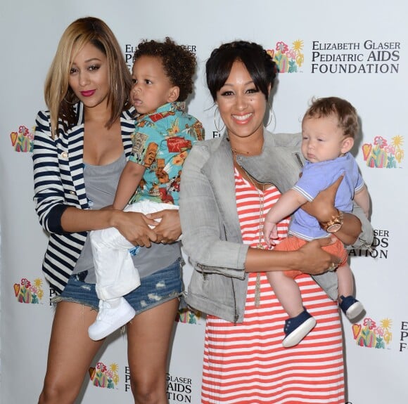 Tia et Tamera Mowry avec leurs fils à Los Angeles, le 2 juin 2013.