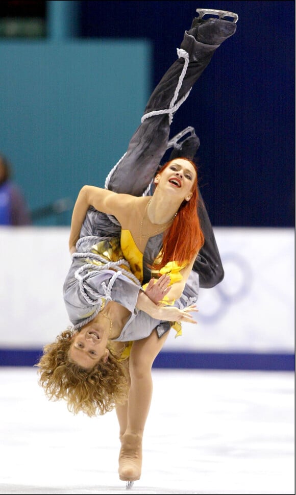 Marina Anissina et Gwendal Peizerat lors de leur victoire aux Jeux olympiques de Salt Lake City le 19 février 2002