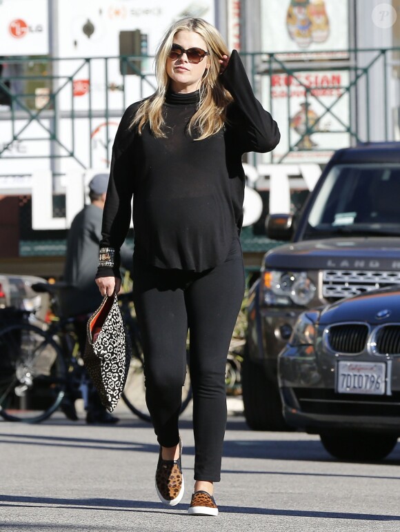 <p>Ali Larter enceinte fait ses courses chez Whole Foods à West Hollywood, le 5 janvier 2015.</p>