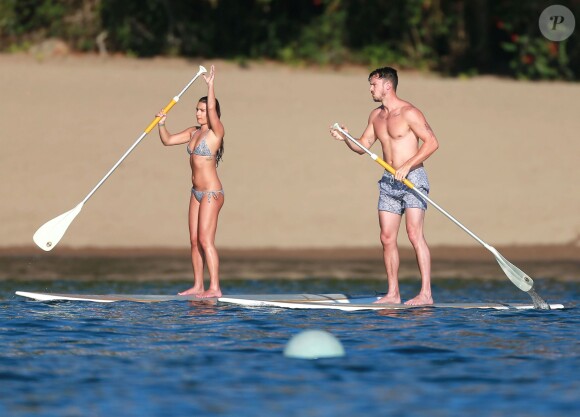 Exclusif - L'actrice Lea Michele et son petit ami Matthew Paetz profitent de la dernière journée de 2014 pour faire du paddle board à Cabo San Lucas, au Mexique, le 31 décembre 2014, pendant leurs vacances en amoureux.