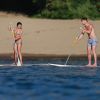 Exclusif - Lea Michele et son compagnon Matthew Paetz profitent de la dernière journée de 2014 pour faire du paddle board à Cabo San Lucas, au Mexique, le 31 décembre 2014, pendant leurs vacances en amoureux.