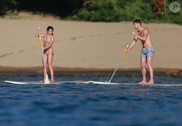 Exclusif - Lea Michele et son compagnon Matthew Paetz profitent de la dernière journée de 2014 pour faire du paddle board à Cabo San Lucas, au Mexique, le 31 décembre 2014, pendant leurs vacances en amoureux.