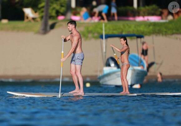 Exclusif - Lea Michele et son compagnon Matthew Paetz profitent de la dernière journée de 2014 pour faire du paddle board à Cabo San Lucas, au Mexique, le 31 décembre 2014, pendant leurs vacances en amoureux.