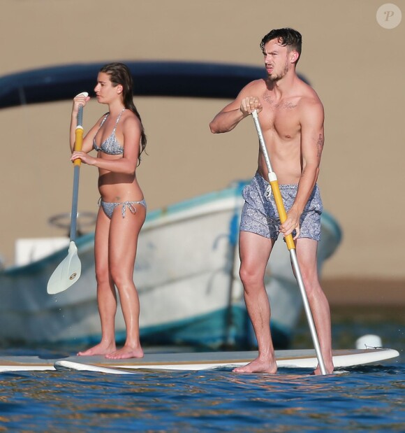 Exclusif - Lea Michele et son compagnon Matthew Paetz profitent de la dernière journée de 2014 pour faire du paddle board à Cabo San Lucas, au Mexique, le 31 décembre 2014, pendant leurs vacances en amoureux.