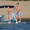 Exclusif - Lea Michele et son compagnon Matthew Paetz profitent de la dernière journée de 2014 pour faire du paddle board à Cabo San Lucas, au Mexique, le 31 décembre 2014, pendant leurs vacances en amoureux.