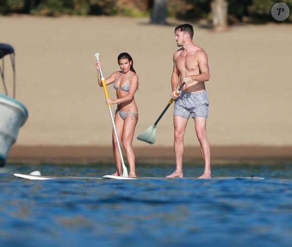 Exclusif - Lea Michele et son compagnon Matthew Paetz profitent de la dernière journée de 2014 pour faire du paddle board à Cabo San Lucas, au Mexique, le 31 décembre 2014, pendant leurs vacances en amoureux.