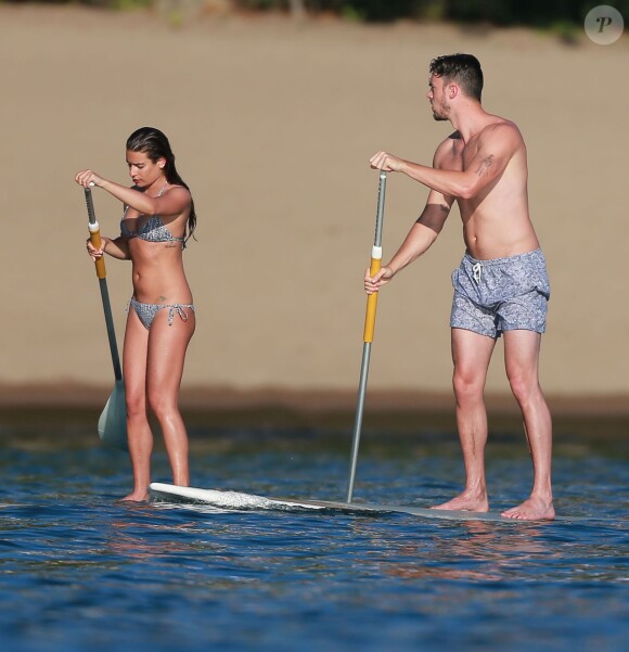 Exclusif - Lea Michele et son compagnon Matthew Paetz profitent de la dernière journée de 2014 pour faire du paddle board à Cabo San Lucas, au Mexique, le 31 décembre 2014, pendant leurs vacances en amoureux.