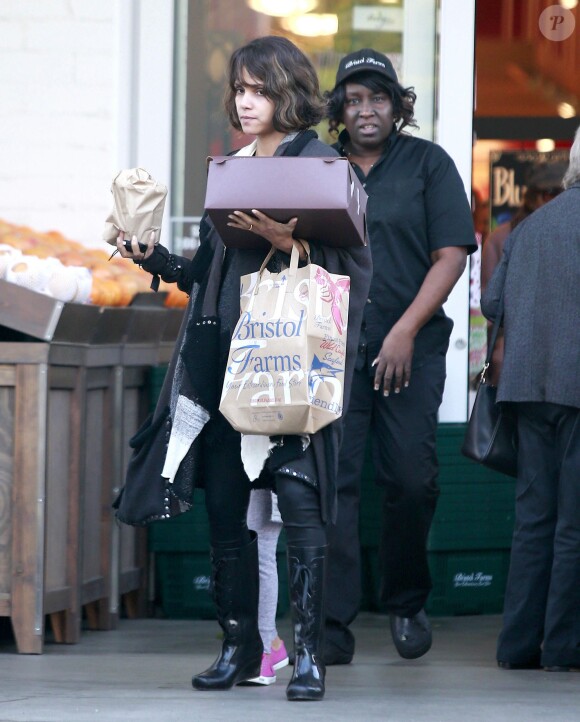 Halle Berry fait des courses au Bristol Farms avec sa fille Nahla à Beverly Hills, le 12 janvier 2015.