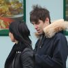 Liam Gallagher et sa compagne Debbie Gwyther se promènent dans les rues de Londres, le 6 janvier 2014. Le rockeur aurait présenté sa nouvelle amoureuse à sa mère durant les fêtes de Noël.