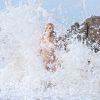 Exclusif - Le mannequin Kennedy Summers, Playmate de l'année 2014, surprise en plein shooting pour 138 Water, sur une plage de Malibu. Los Angeles, le 13 janvier 2015.