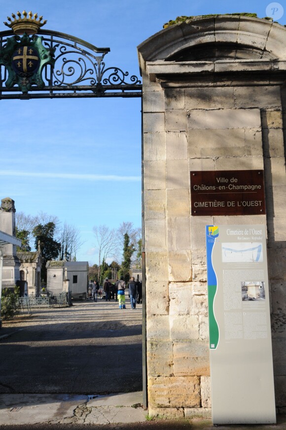 Cabu a été enterré au cimetière de Châlons-en-Champagne, le 14 janvier 2015.