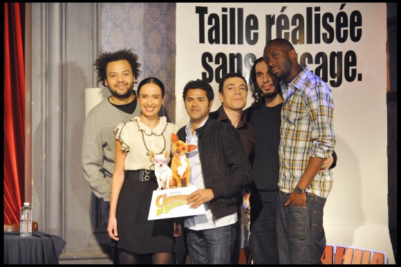 Fabrice Eboué, Amelle Chahbi, Jamel Debbouze, Thomas N'gijol et Dedo à Paris le 1er mars 2009. 