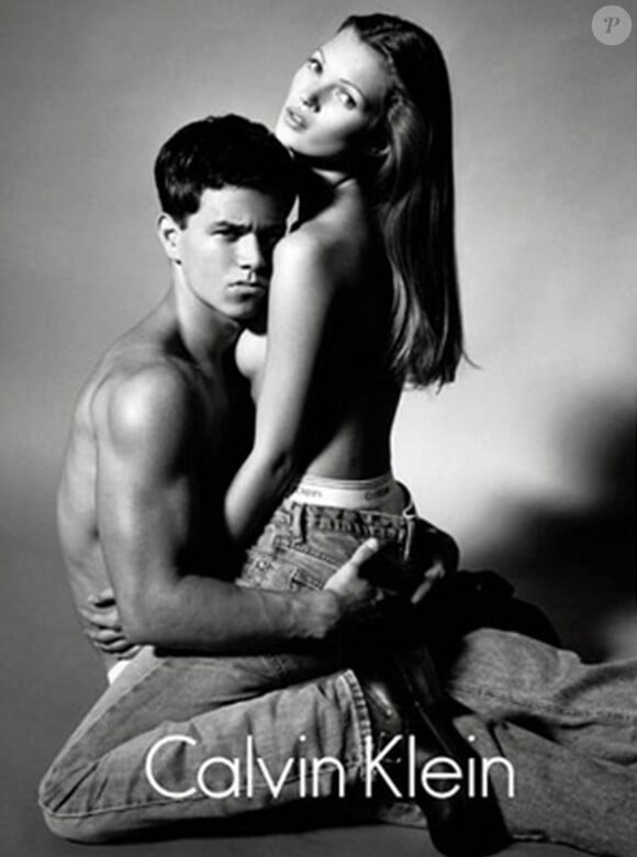 KAte Moss et Mark Wahlberg pour les jeans Calvin Klein en 1992.