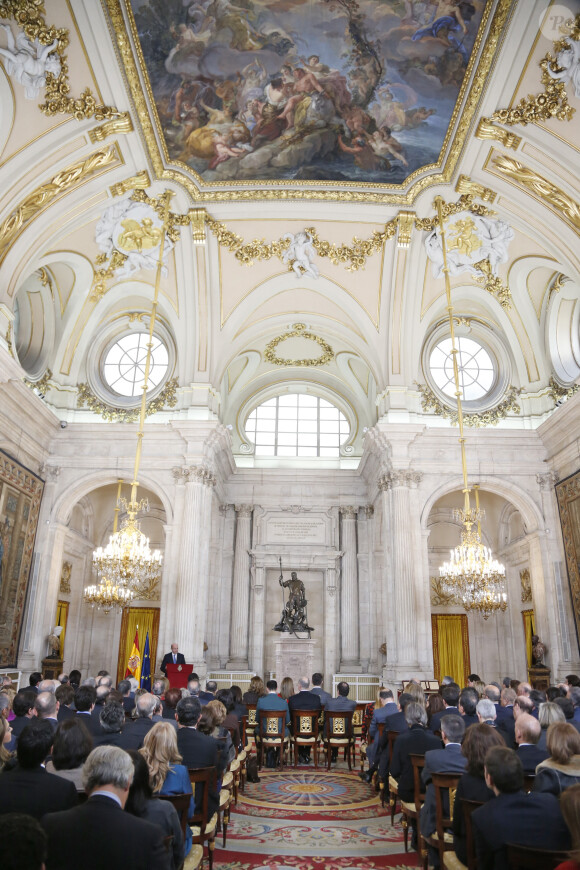 Le roi Felipe VI et la reine Letizia d'Espagne présidaient le 15 janvier 2015, au palais royal à Madrid, la cérémonie de remise des Prix nationaux de recherche 2014. Chacun portait au poignet un bracelet jaune remis quelques jours plus tôt par l'Association pour la rationalisation des horaires espagnols.