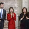 Le roi Felipe VI et la reine Letizia d'Espagne présidaient le 15 janvier 2015, au palais royal à Madrid, la cérémonie de remise des Prix nationaux de recherche 2014. Chacun portait au poignet un bracelet jaune remis quelques jours plus tôt par l'Association pour la rationalisation des horaires espagnols.