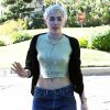 Semi-Exclusif - Miley Cyrus, sans soutien-gorge, porte un t-shirt en faveur de la dépénalisation de la marijuana, alors qu'elle se promène à Hollywood, le 14 janvier 2015.