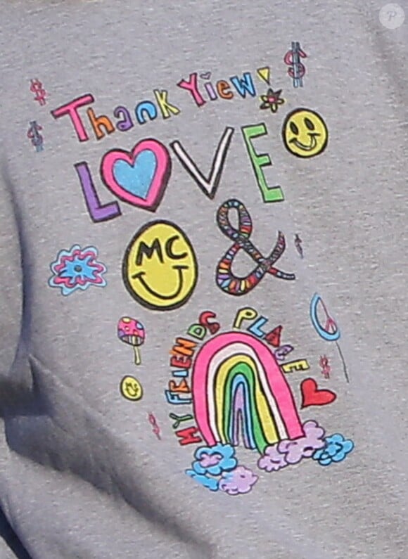 Exclusif - Patrick Schwarzenegger porte un sweat créé par sa petite-amie Miley Cyrus, le 9 janvier 2015, alors qu'il va boire un verre avec des amis à Los Angeles.