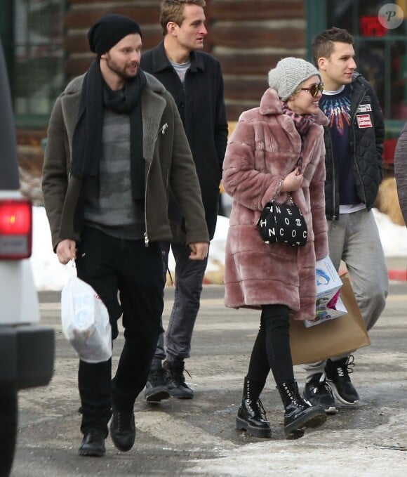 Exclusif - Arnold Schwarzenegger, sa compagne Heather Milligan, son fils Patrick Schwarzenegger et sa petite-amie Miley Cyrus lors d'un week-end en famille à Sun Valley, le 27 décembre 2014.