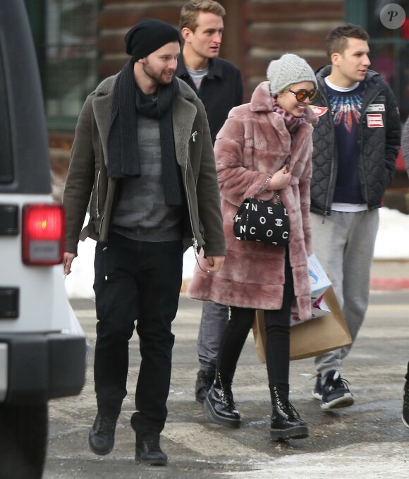 Exclusif - Arnold Schwarzenegger, sa compagne Heather Milligan, son fils Patrick Schwarzenegger et sa petite-amie Miley Cyrus lors d'un week-end en famille à Sun Valley, le 27 décembre 2014.