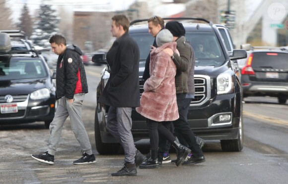 Exclusif - Arnold Schwarzenegger, sa compagne Heather Milligan, son fils Patrick Schwarzenegger et sa petite-amie Miley Cyrus lors d'un week-end en famille à Sun Valley, le 27 décembre 2014.