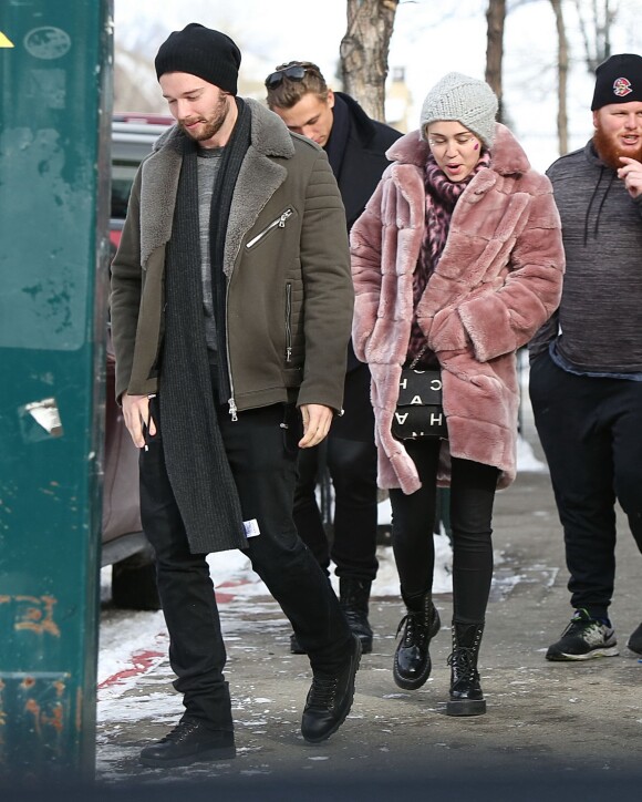 Exclusif - Arnold Schwarzenegger, sa compagne Heather Milligan, son fils Patrick Schwarzenegger et sa petite-amie Miley Cyrus lors d'un week-end en famille à Sun Valley, le 27 décembre 2014.