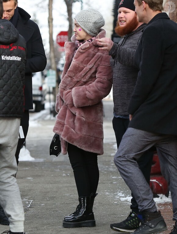 Exclusif - Arnold Schwarzenegger, sa compagne Heather Milligan, son fils Patrick Schwarzenegger et sa petite-amie Miley Cyrus lors d'un week-end en famille à Sun Valley, le 27 décembre 2014.