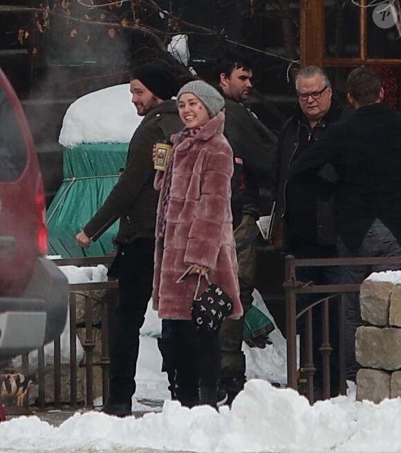Exclusif - Arnold Schwarzenegger, sa compagne Heather Milligan, son fils Patrick Schwarzenegger et sa petite-amie Miley Cyrus lors d'un week-end en famille à Sun Valley, le 27 décembre 2014.