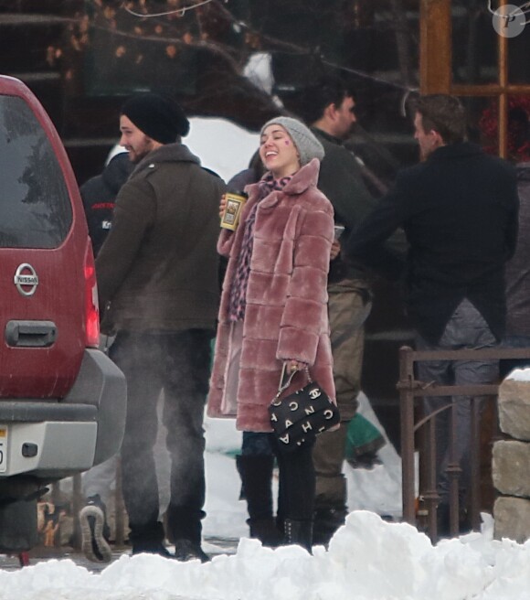 Exclusif - Arnold Schwarzenegger, sa compagne Heather Milligan, son fils Patrick Schwarzenegger et sa petite-amie Miley Cyrus lors d'un week-end en famille à Sun Valley, le 27 décembre 2014.