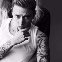 Justin Bieber : Moqué pour sa pub Calvin Klein dans un sketch tordant !