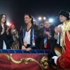 La princesse Stéphanie de Monaco applaudie par ses filles Camille Gottlieb et Pauline Ducruet, mais aussi Robert Hossein et sa femme Candice Patou, le 18 janvier 2015 au chapiteau Fontvieille, au 4e soir du 39e Festival International du Cirque de Monte-Carlo.