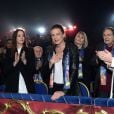  La princesse Stéphanie de Monaco applaudie par ses filles Camille Gottlieb et Pauline Ducruet, mais aussi Robert Hossein et sa femme Candice Patou, le 18 janvier 2015 au chapiteau Fontvieille, au 4e soir du 39e Festival International du Cirque de Monte-Carlo. 