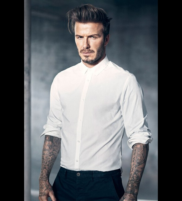 David Beckham, modèle élégant pour la nouvelle collection Modern Essentials d'H&M, disponible à partir du 5 mars.