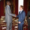 Le prince Harry a rencontré la star de la NBA Carmelo Anthony lors de la cérémonie de remise de diplômes de CoachCore le 14 janvier 2015 au palais St James, à Londres.