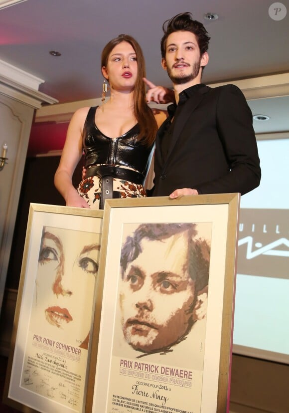 Adèle Exarchopoulos et Pierre Niney - 33e édition du prix Romy Schneider et Patrick Dewaere à l'hotel Scribe à Paris le 7 avril 2014