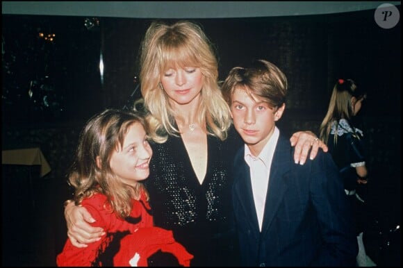 Goldie Hawn en compagnie de Kate et Oliver Hudson en 1989.