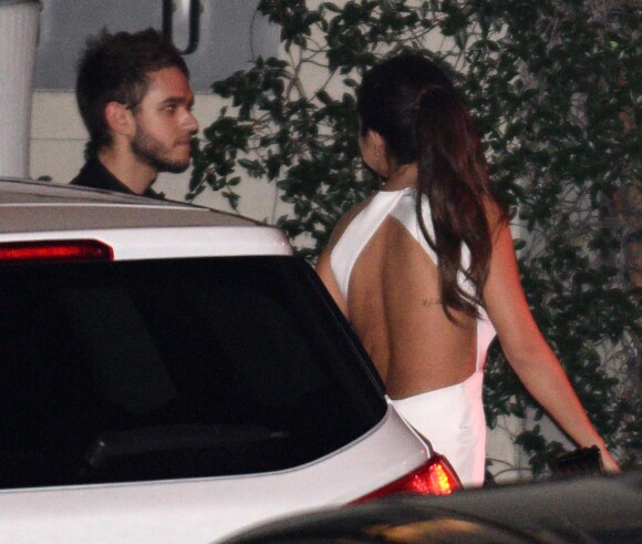 Selena Gomez et son nouvel amoureux le dj "Zedd" partage un taxi avec Jennifer Aniston et Justin Théroux en quittant la soirée qui a suivi la cérémonie des Golden Globes le 11 janvier 2015 