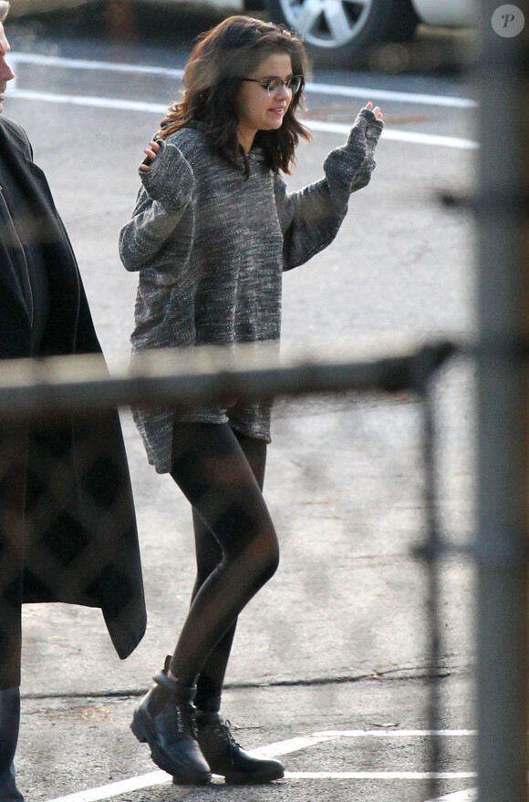 Exclusif - Selena Gomez, sans maquillage, arrive sur le tournage du film "The Revised Fundamentals of Caregiving" à Atlanta, le 17 et 18 janvier 2015.  