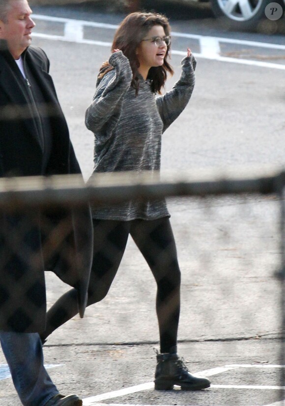 Exclusif - Selena Gomez, sans maquillage, arrive sur le tournage du film "The Revised Fundamentals of Caregiving" à Atlanta, le 17 et 18 janvier 2015. 